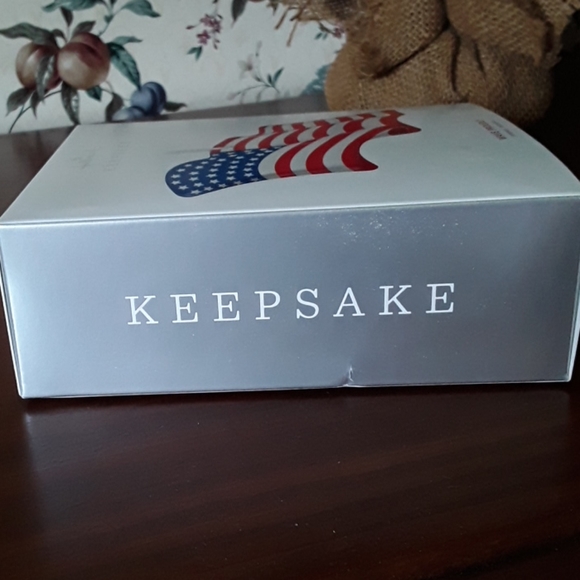 NIB Hallmark Keepsake American Flag Glass Ornament - Picture 5 of 14